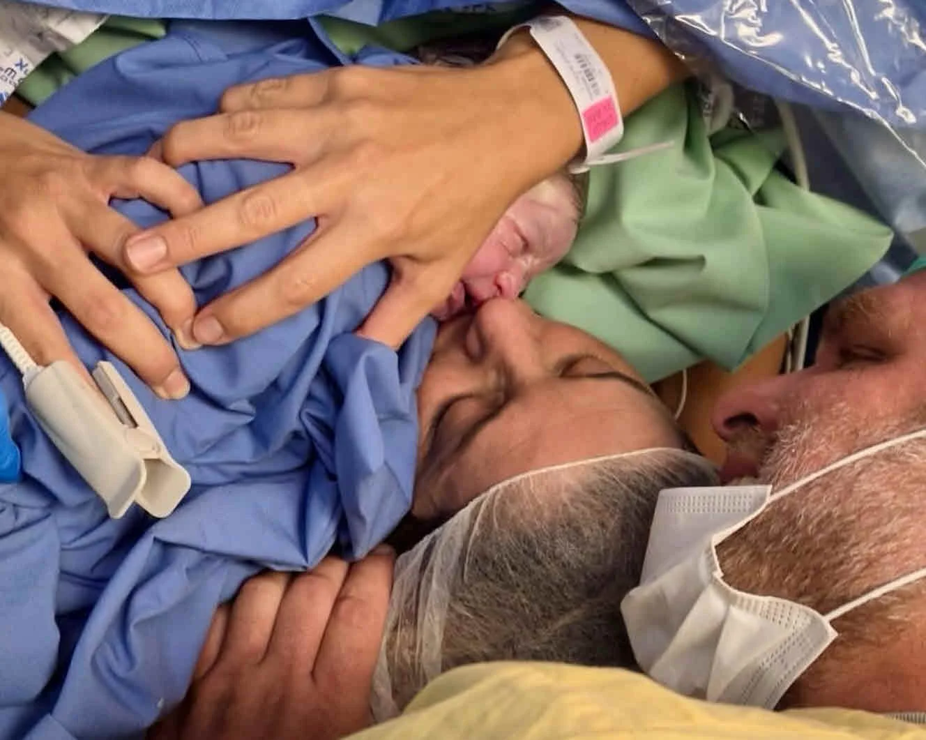 ההפתעה מאוחרת שהפכה לאושר: ליקי רוזנברג ילדה בן שלישי