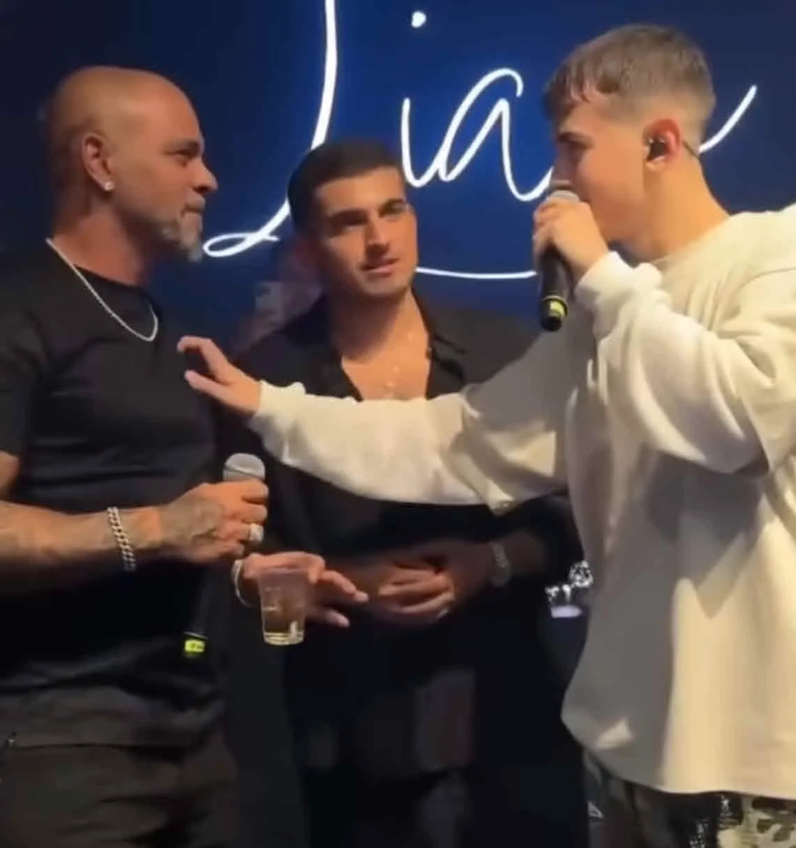 דואט מפתיע? אייל גולן וששון שאולוב יחד באולפן
