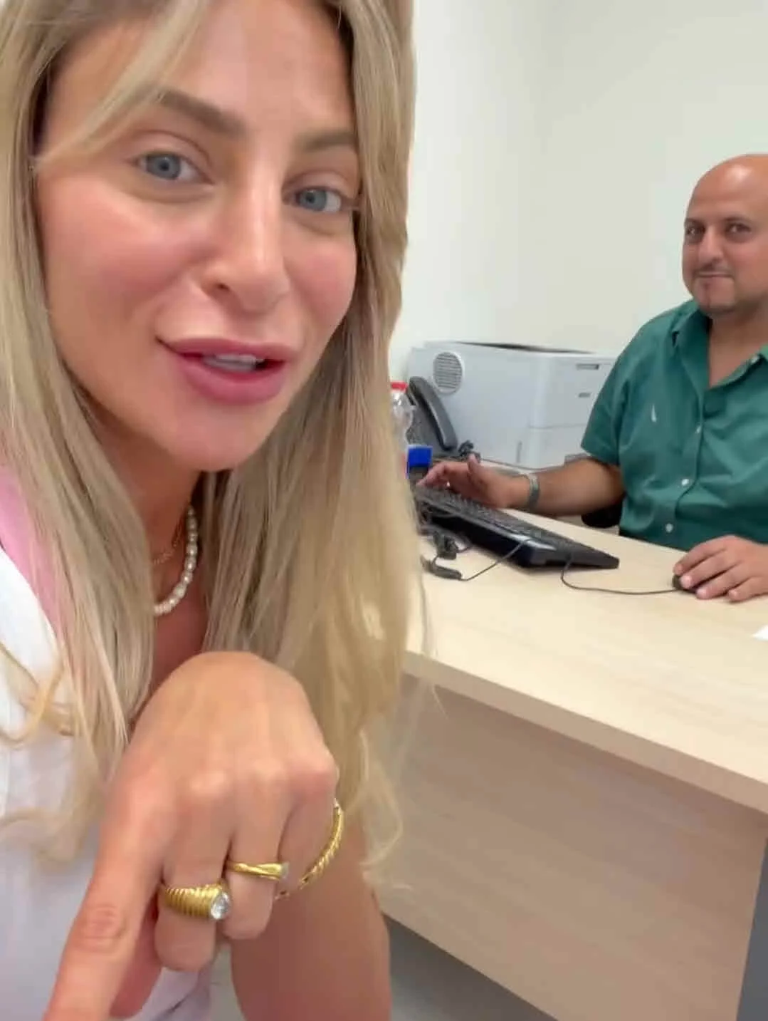 יוצאת “האח הגדול” חשפה: “חוגגת יומולדת עם אדם זר שממשש לי את הציצי”