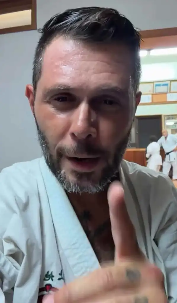 "אני ממש ממש מצטער": שי חי מגיב לסערת היעדרותו מפרימיירת הישרדות “אני ממש ממש מצטער”: שי חי מגיב לסערת היעדרותו מפרימיירת הישרדות